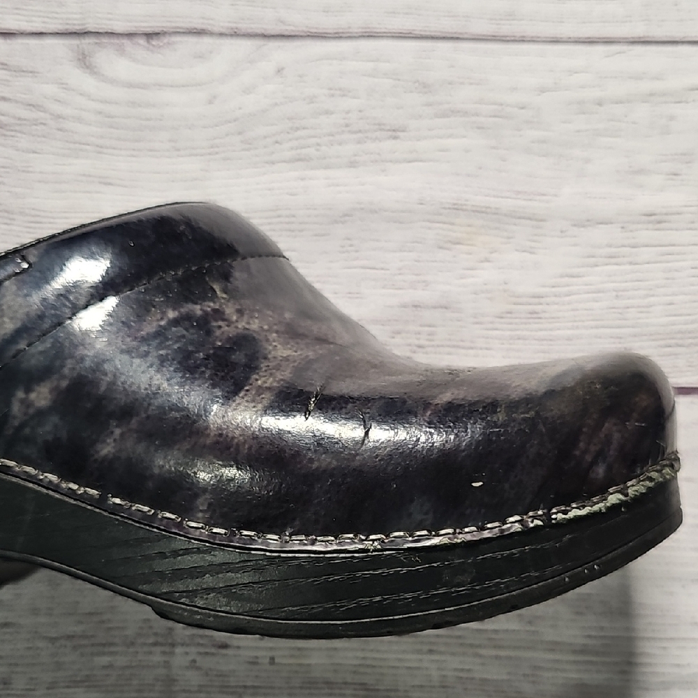 Dansko 38 Black and Blue/green Patterned Clogs - Picture 13 of 15